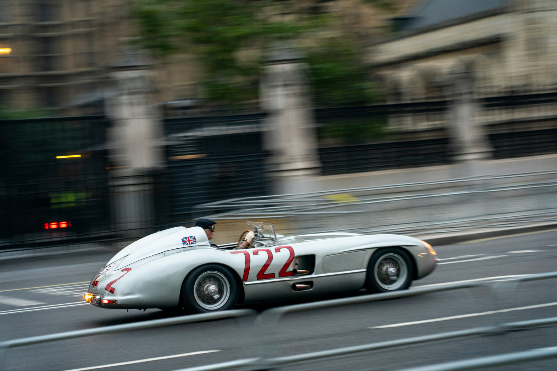 Mercedes-Benz 300 SLR “722” (W 196 S). Filming with the racing sports car for the short film “The Last Blast”, end of September 2021. With the unique drive through London, Mercedes-Benz Classic honored the life of Sir Stirling Moss, who died on 12 April 2020 at the age of 90. The racing driver and his co-driver Denis Jenkinson won the 1955 Mille Miglia with this car. Driving scene.