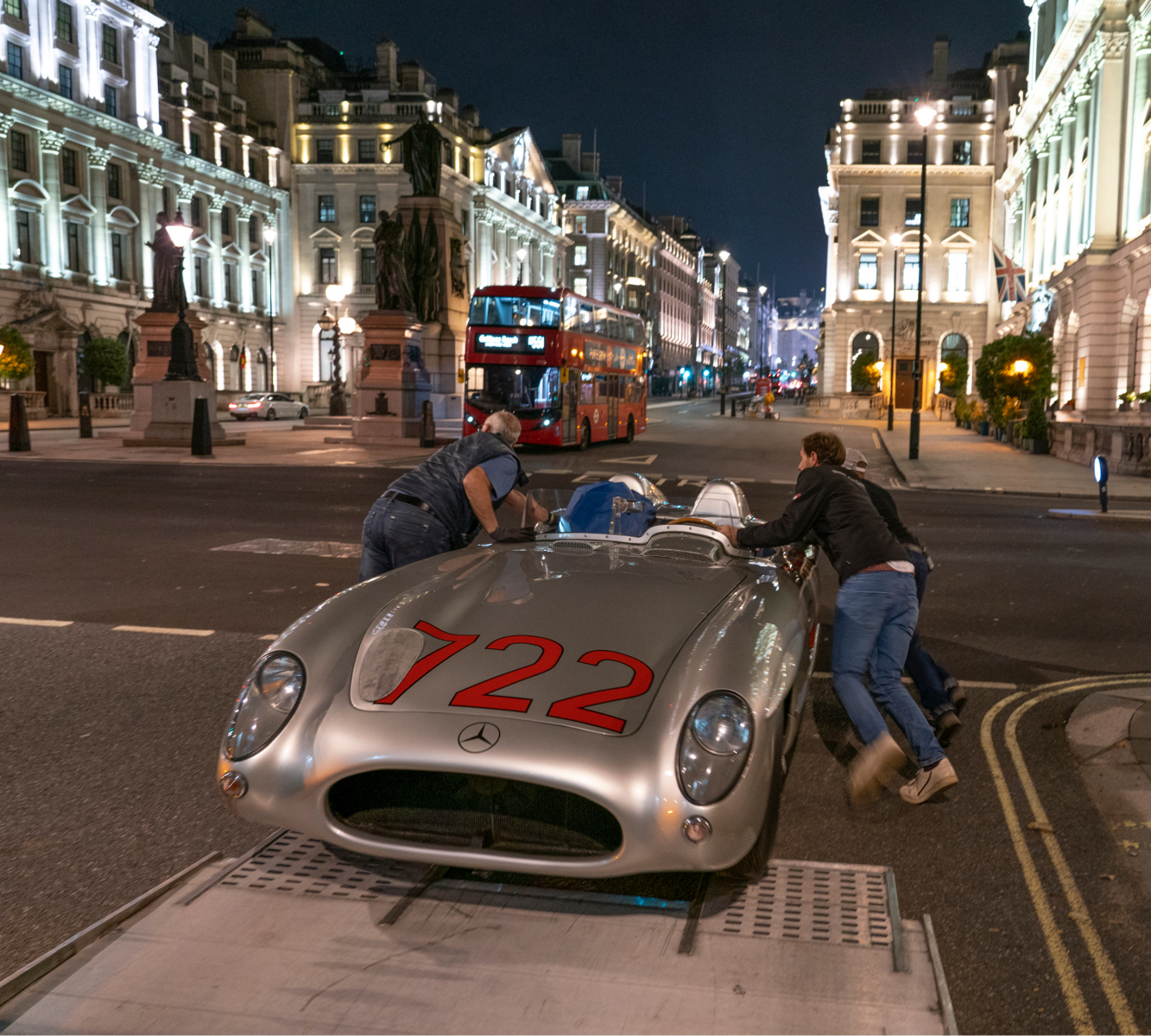 Mercedes-Benz 300 SLR “722” (W 196 S). Filming with the racing sports car for the short film “The Last Blast”, end of September 2021. With the unique drive through London, Mercedes-Benz Classic honored the life of Sir Stirling Moss, who died on 12 April 2020 at the age of 90. The racing driver and his co-driver Denis Jenkinson won the 1955 Mille Miglia with this car. Provision of vehicle.